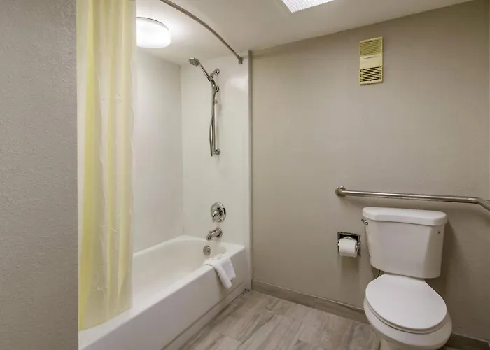 Clarion Hotel Jackson Northwest